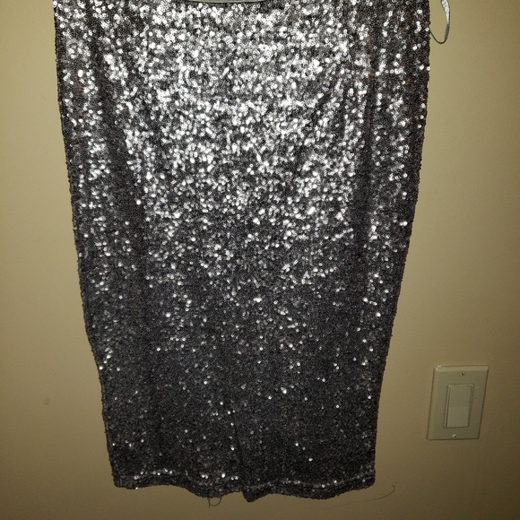 2 sequin skirts Green sequin skirt,  silver sequin skirt - Picture 4 of 6